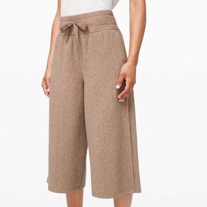 NWOT Lululemon Retreat Yourself Crop - Sand | 8